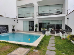 Hermosa casa con piscina, cerca a playa Pulpos